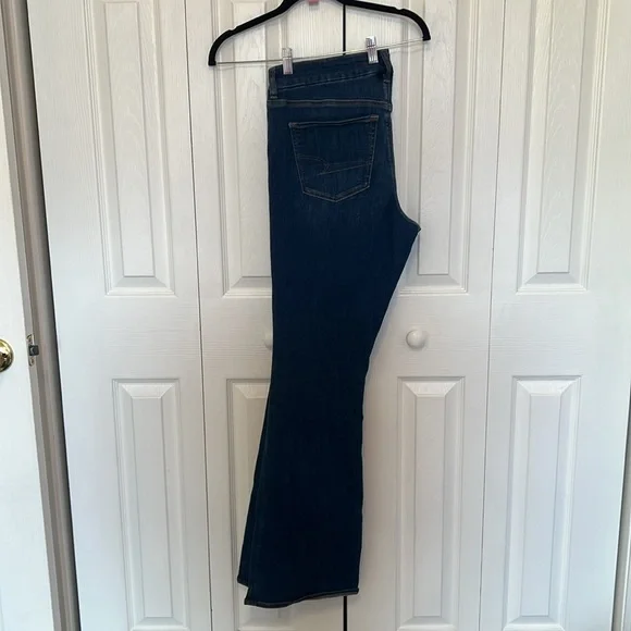 AE Curvy Kick Boot Jeans - Picture 2 of 7